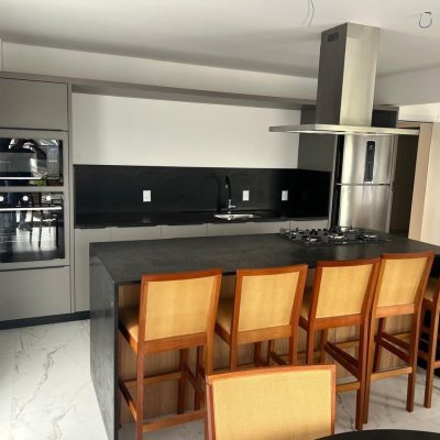 Apartamentos com 43m², 1 quarto (sendo 1 suíte), 1 garagem, no bairro Trindade em Floranópolis