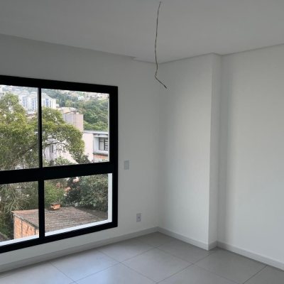 Apartamentos com 43m², 1 quarto (sendo 1 suíte), 1 garagem, no bairro Trindade em Floranópolis