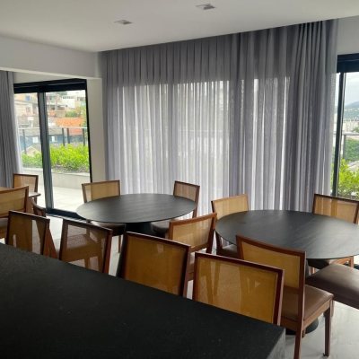 Apartamentos com 43m², 1 quarto (sendo 1 suíte), 1 garagem, no bairro Trindade em Floranópolis