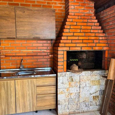 Casa Residencial com 250m², 3 quartos (sendo 1 suíte), 2 garagens, no bairro Cacupé em Floranópolis