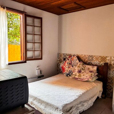 Casa Residencial com 250m², 3 quartos (sendo 1 suíte), 2 garagens, no bairro Cacupé em Floranópolis