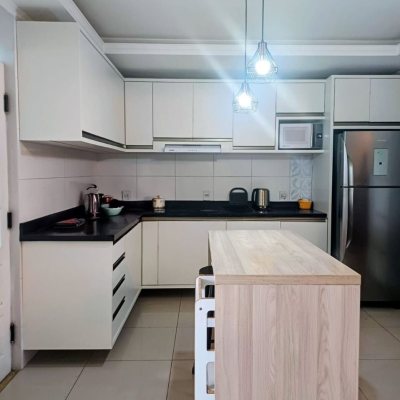 Apartamentos com 120m², 3 quartos (sendo 1 suíte), 2 garagens, no bairro Ingleses do Rio Vermelho em Florianópolis