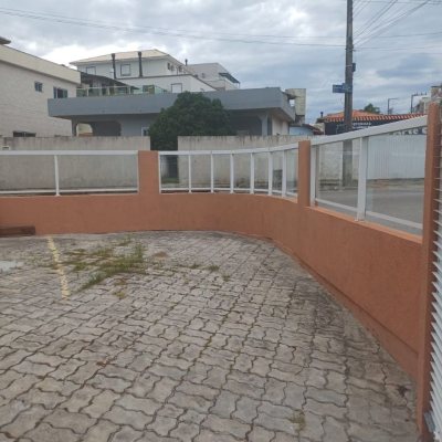Apartamentos com 120m², 3 quartos (sendo 1 suíte), 2 garagens, no bairro Ingleses do Rio Vermelho em Florianópolis