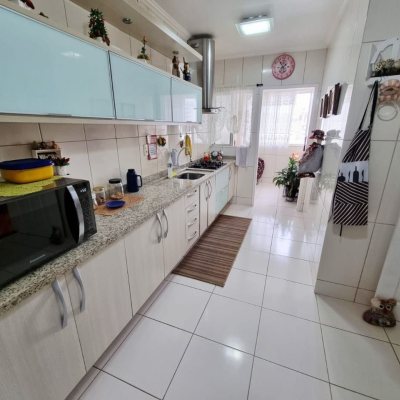 Apartamentos com 74m², 2 quartos, 1 garagem, no bairro Balneário em Florianópolis