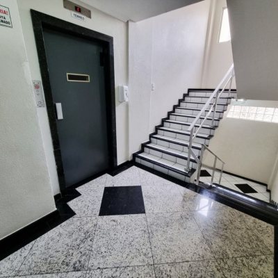 Apartamentos com 74m², 2 quartos, 1 garagem, no bairro Balneário em Florianópolis