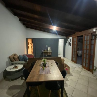 Casa Residencial com 160m², 4 quartos, 4 garagens, no bairro Ingleses do Rio Vermelho em Florianópolis