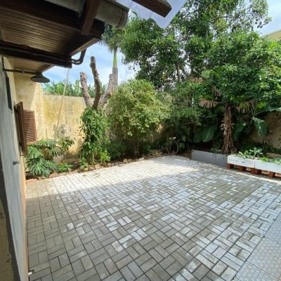 Casa Residencial com 160m², 4 quartos, 4 garagens, no bairro Ingleses do Rio Vermelho em Florianópolis