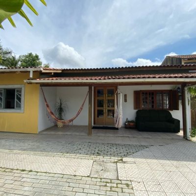 Casa Residencial com 160m², 4 quartos, 4 garagens, no bairro Ingleses do Rio Vermelho em Florianópolis