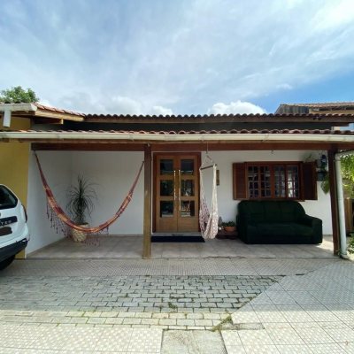 Casa Residencial com 160m², 4 quartos, 4 garagens, no bairro Ingleses do Rio Vermelho em Florianópolis