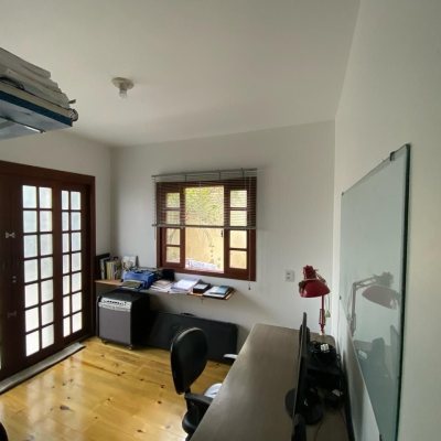 Casa Residencial com 160m², 4 quartos, 4 garagens, no bairro Ingleses do Rio Vermelho em Florianópolis