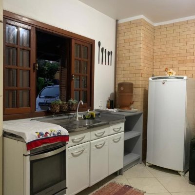 Casa Residencial com 160m², 4 quartos, 4 garagens, no bairro Ingleses do Rio Vermelho em Florianópolis