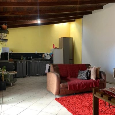 Casa Residencial com 160m², 4 quartos, 4 garagens, no bairro Ingleses do Rio Vermelho em Florianópolis