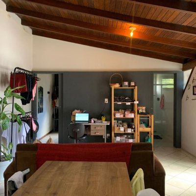 Casa Residencial com 160m², 4 quartos, 4 garagens, no bairro Ingleses do Rio Vermelho em Florianópolis