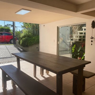 Casa Residencial com 157m², 4 garagens, no bairro Campeche em Florianópolis