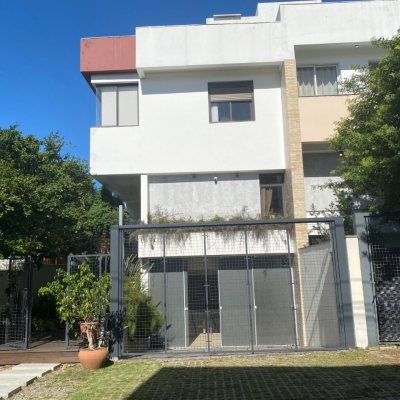Casa Residencial com 157m², 4 garagens, no bairro Campeche em Florianópolis