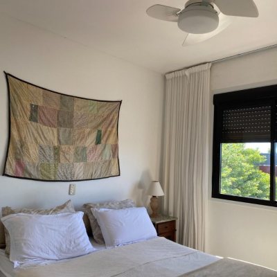 Casa Residencial com 157m², 4 garagens, no bairro Campeche em Florianópolis