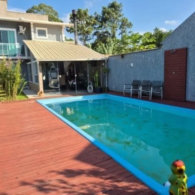 Casa Residencial com 126m², 2 quartos (sendo 1 suíte), 3 garagens, no bairro São João Do Rio Vermelho em Florianópolis