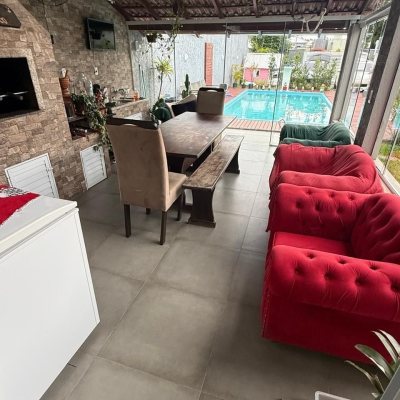 Casa Residencial com 126m², 2 quartos (sendo 1 suíte), 3 garagens, no bairro São João Do Rio Vermelho em Florianópolis