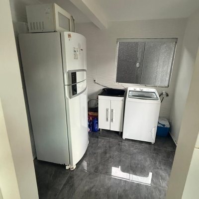 Casa Residencial com 126m², 2 quartos (sendo 1 suíte), 3 garagens, no bairro São João Do Rio Vermelho em Florianópolis