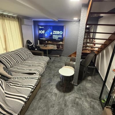 Casa Residencial com 126m², 2 quartos (sendo 1 suíte), 3 garagens, no bairro São João Do Rio Vermelho em Florianópolis