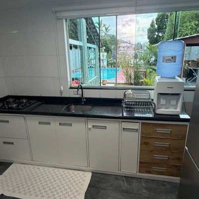 Casa Residencial com 126m², 2 quartos (sendo 1 suíte), 3 garagens, no bairro São João Do Rio Vermelho em Florianópolis