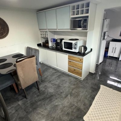 Casa Residencial com 126m², 2 quartos (sendo 1 suíte), 3 garagens, no bairro São João Do Rio Vermelho em Florianópolis