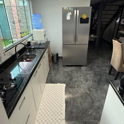 Casa Residencial com 126m², 2 quartos (sendo 1 suíte), 3 garagens, no bairro São João Do Rio Vermelho em Florianópolis