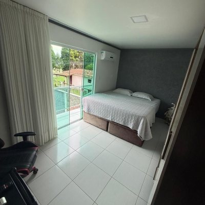 Casa Residencial com 126m², 2 quartos (sendo 1 suíte), 3 garagens, no bairro São João Do Rio Vermelho em Florianópolis