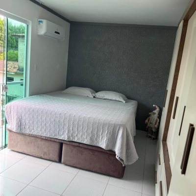 Casa Residencial com 126m², 2 quartos (sendo 1 suíte), 3 garagens, no bairro São João Do Rio Vermelho em Florianópolis