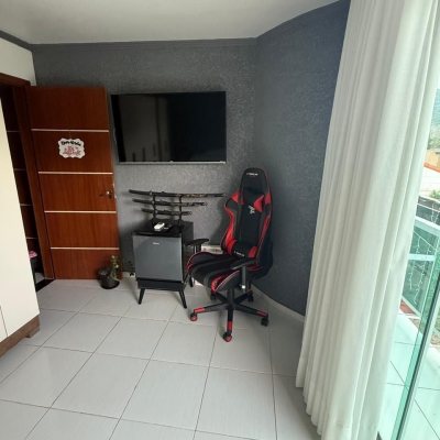 Casa Residencial com 126m², 2 quartos (sendo 1 suíte), 3 garagens, no bairro São João Do Rio Vermelho em Florianópolis