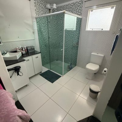 Casa Residencial com 126m², 2 quartos (sendo 1 suíte), 3 garagens, no bairro São João Do Rio Vermelho em Florianópolis