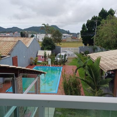Casa Residencial com 126m², 2 quartos (sendo 1 suíte), 3 garagens, no bairro São João Do Rio Vermelho em Florianópolis