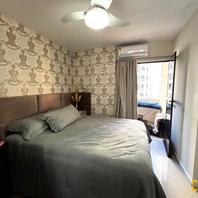 Apartamentos com 128m², 3 quartos (sendo 1 suíte), 2 garagens, no bairro Centro em Florianópolis