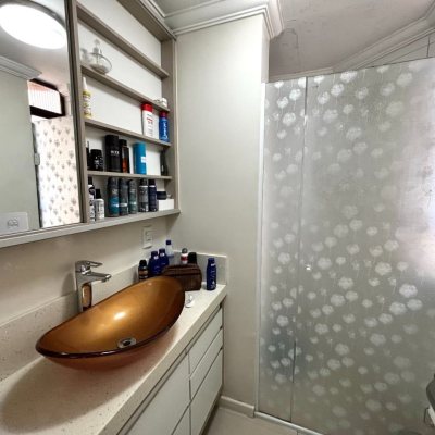 Apartamentos com 128m², 3 quartos (sendo 1 suíte), 2 garagens, no bairro Centro em Florianópolis