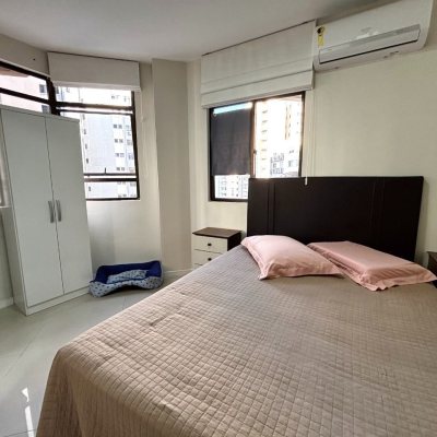Apartamentos com 128m², 3 quartos (sendo 1 suíte), 2 garagens, no bairro Centro em Florianópolis