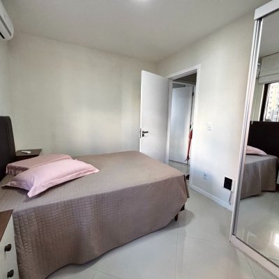 Apartamentos com 128m², 3 quartos (sendo 1 suíte), 2 garagens, no bairro Centro em Florianópolis