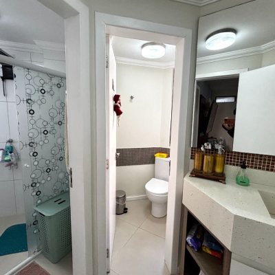 Apartamentos com 128m², 3 quartos (sendo 1 suíte), 2 garagens, no bairro Centro em Florianópolis