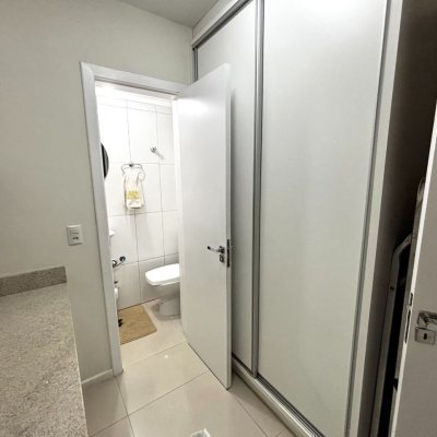 Apartamentos com 128m², 3 quartos (sendo 1 suíte), 2 garagens, no bairro Centro em Florianópolis