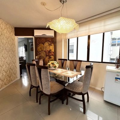 Apartamentos com 128m², 3 quartos (sendo 1 suíte), 2 garagens, no bairro Centro em Florianópolis