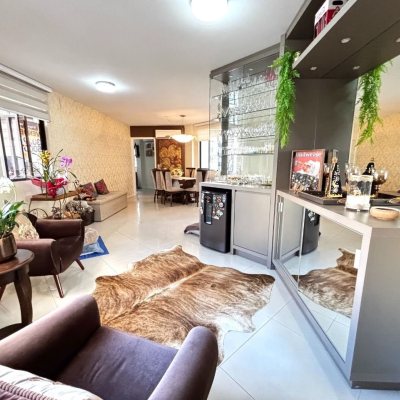 Apartamentos com 128m², 3 quartos (sendo 1 suíte), 2 garagens, no bairro Centro em Florianópolis