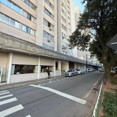 Apartamentos com 53m², 1 quarto, 1 garagem, no bairro Centro em Florianópolis
