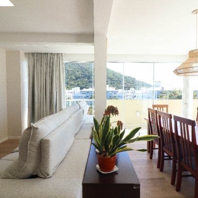Cobertura com 165m², 4 quartos (sendo 2 suítes), 2 garagens, no bairro Ingleses em Florianópolis