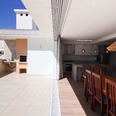 Cobertura com 165m², 4 quartos (sendo 2 suítes), 2 garagens, no bairro Ingleses em Florianópolis