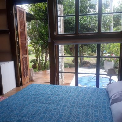 Casa Residencial com 120m², 3 quartos (sendo 2 suítes), 2 garagens, no bairro São João Do Rio Vermelho em Florianópolis