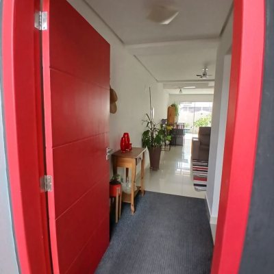 Casa Residencial com 124m², 2 quartos (sendo 2 suítes), 2 garagens, no bairro Ribeirão Da Ilha em Florianópolis