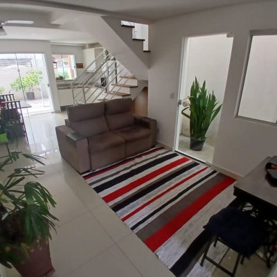 Casa Residencial com 124m², 2 quartos (sendo 2 suítes), 2 garagens, no bairro Ribeirão Da Ilha em Florianópolis
