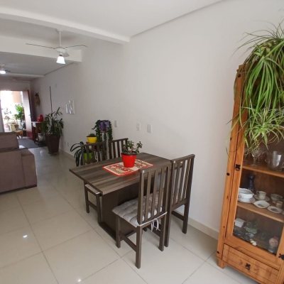 Casa Residencial com 124m², 2 quartos (sendo 2 suítes), 2 garagens, no bairro Ribeirão Da Ilha em Florianópolis
