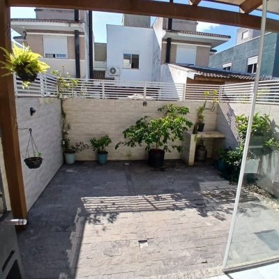 Casa Residencial com 124m², 2 quartos (sendo 2 suítes), 2 garagens, no bairro Ribeirão Da Ilha em Florianópolis