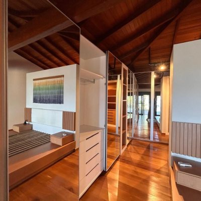 Casa Residencial com 323m², 3 quartos (sendo 3 suítes), no bairro Lagoa da Conceição em Florianópolis