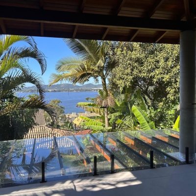 Casa Residencial com 323m², 3 quartos (sendo 3 suítes), no bairro Lagoa da Conceição em Florianópolis